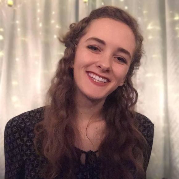 Meet your Posher, Carli - Picture 1 of 1